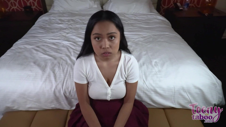 Teenytaboo: Luna Mills estudiante tabú