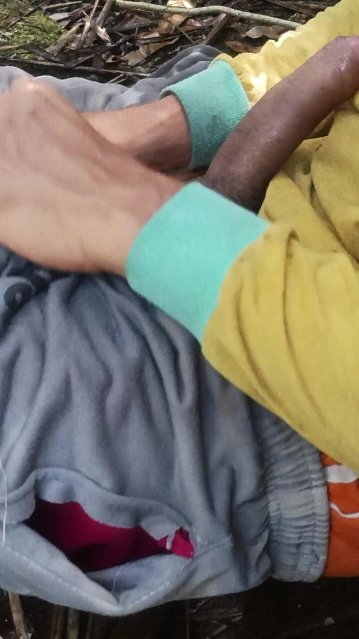 AdmHell: वयस्क ताड़ के पेड़ों के नीचे कांप रहे हैं