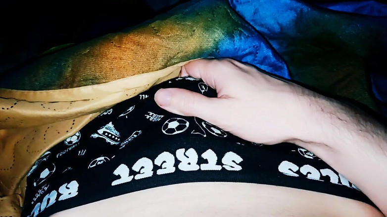 Pasha: Мужик показывает голову члена ночью