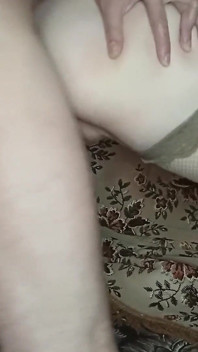 Il vicino ama leccare i liquidi dalla mia figa prima di scoparla