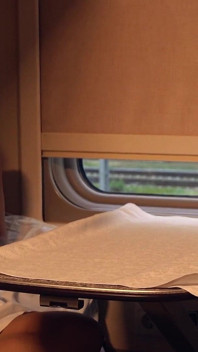 電車の中でお尻でオナニーし、興奮して自分を受け入れたのは幸運だった