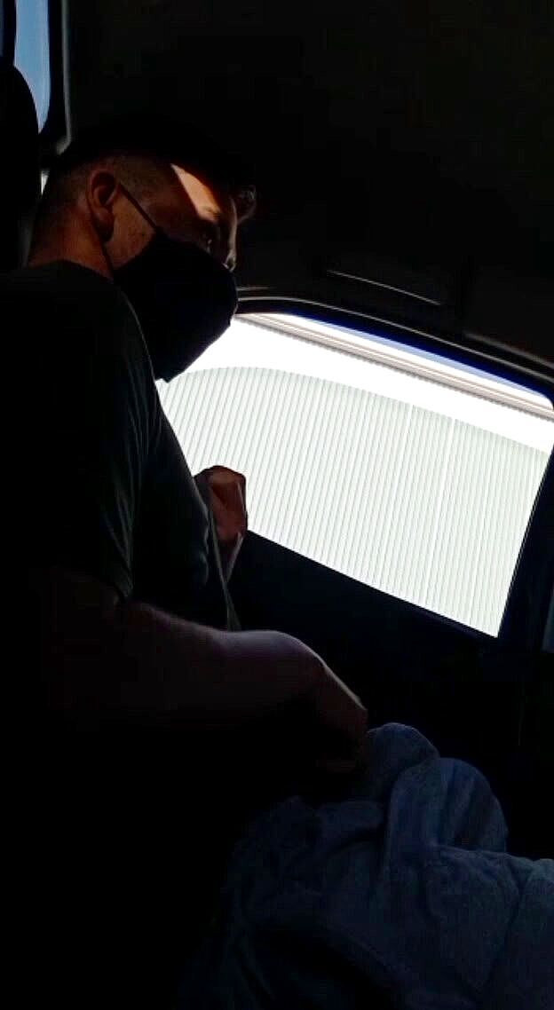 The backyard bastard: Velký čůrák ji učí uberem pumpovat mléko pro řidiče