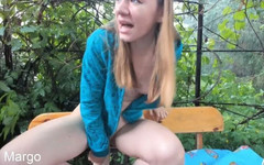 MargoAlisa: Margo călărește un vibrator uriaș într-o furtună