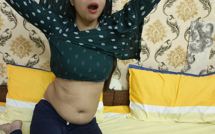 Saarabhabhi6: 의붓오빠의 방을 따먹는 인도 의붓오빠