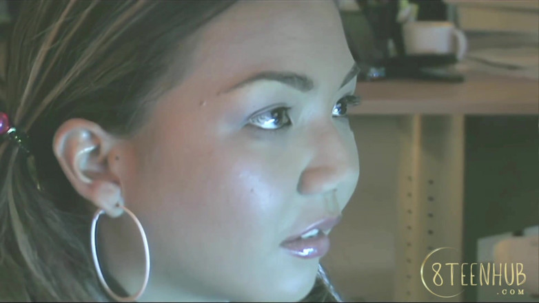 8TeenHub: 8teenhub - Keeani Lei je položena v práci