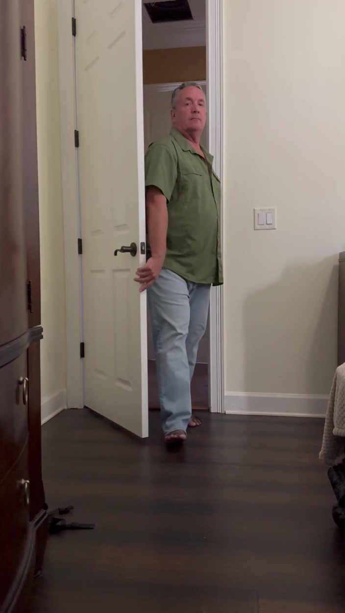 GottaLuvBB: Делаю немного стриптиз