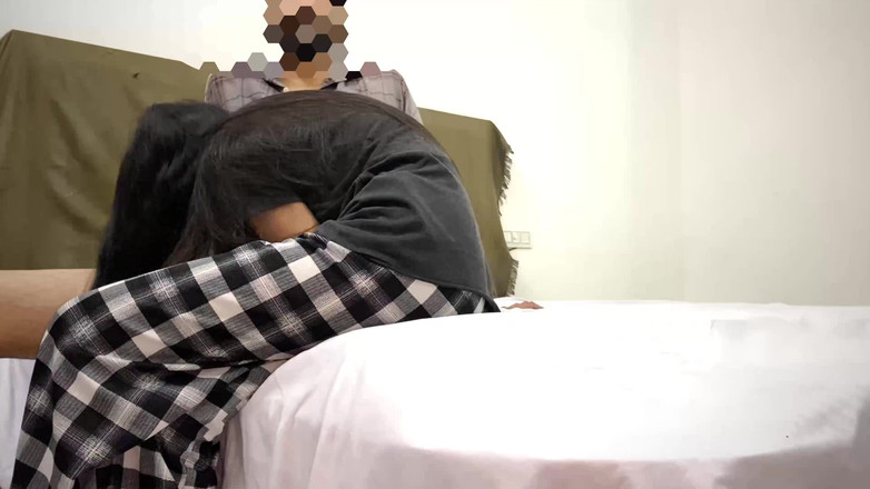 Desifilmy45: Hice Que La Mamá De Un Amigo Chupe Mi Gran...
