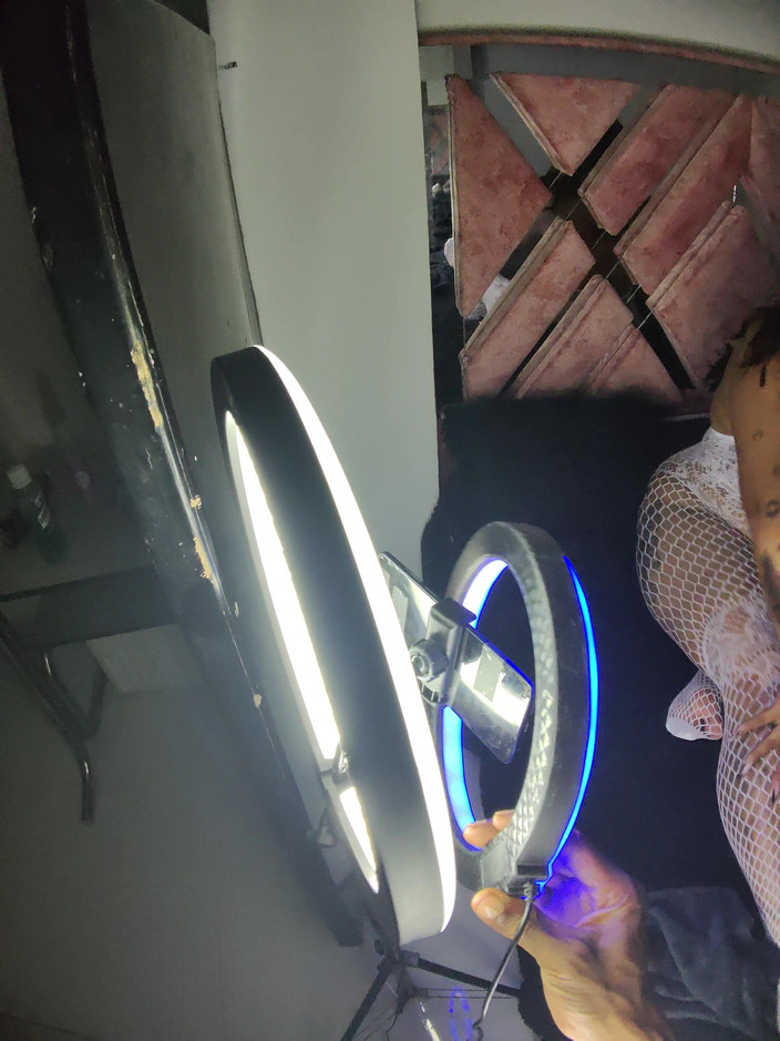 PABLO N3GROBAR: Musim berempat - Lil Pony Live