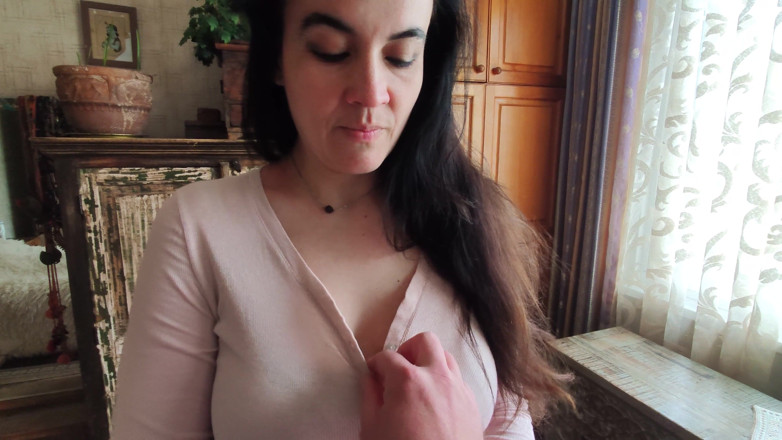 Hairy Homemade Amateur Orgasms: Spogliarsi i miei vestiti, rivelando la mia figa pelosa e...