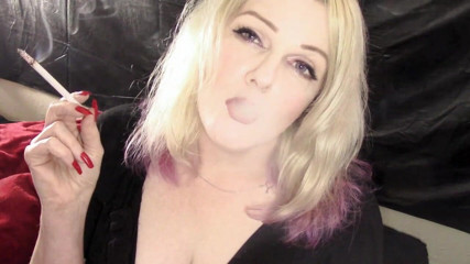 Smoke Temptress Annie Vox - Smoking Fetish: Sborrata in catene anni '120