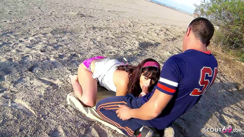 Full porn collection: Genç ilişkili evli adam Lucia plajda sikişiyor