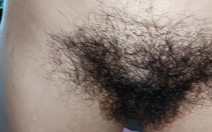 Amateur_MS: Hot Mom Fingers Her Hairy Pussy
