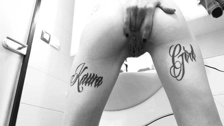 InkedKawaGirl: Pequeño culo digitación