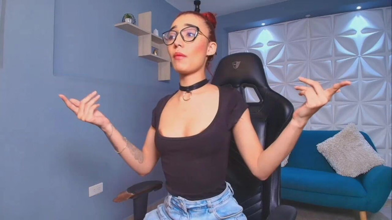 Lia Wood: Göğüslerimi beğendin mi? Bana yaz ve sik beni