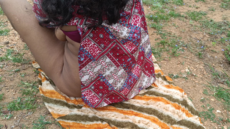 Laxi ammu: Romance de sexo caliente al aire libre