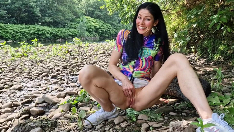Nicky Brill: Wide Gaping Naked Outdoors and Pissing