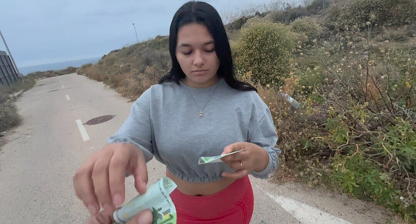 Sashasweet: Une pute de la zone industrielle la suce