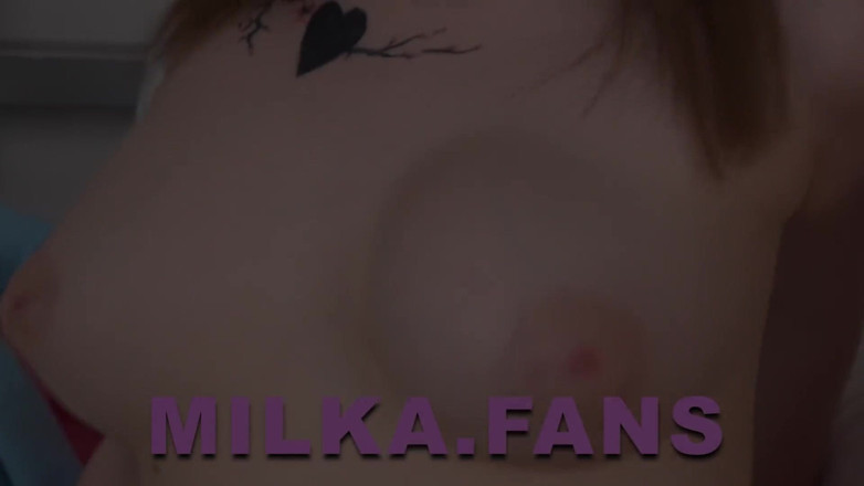Milana Milka: 큰 자지를 빠는 두 명의 거유 십대