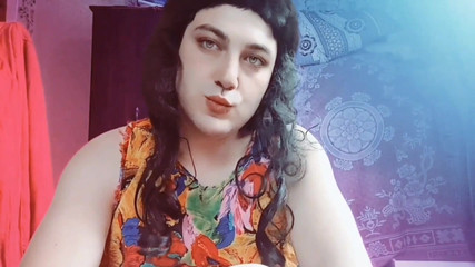 Kitty_Cross: Nóng bỏng và giật gân: thế giới âm nhạc của Crossdresser...