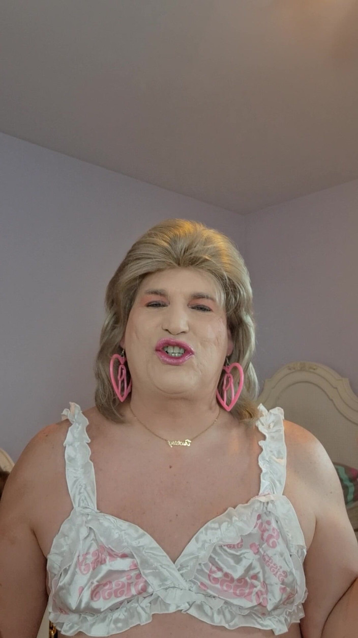 Victoria Lecherri: Sexad Sissy Slyna!