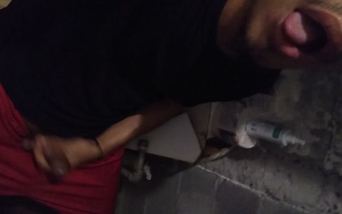 AlexAlejandro13: Ett halm på toaletten var nödvändigt. Du gillar det faktiskt...