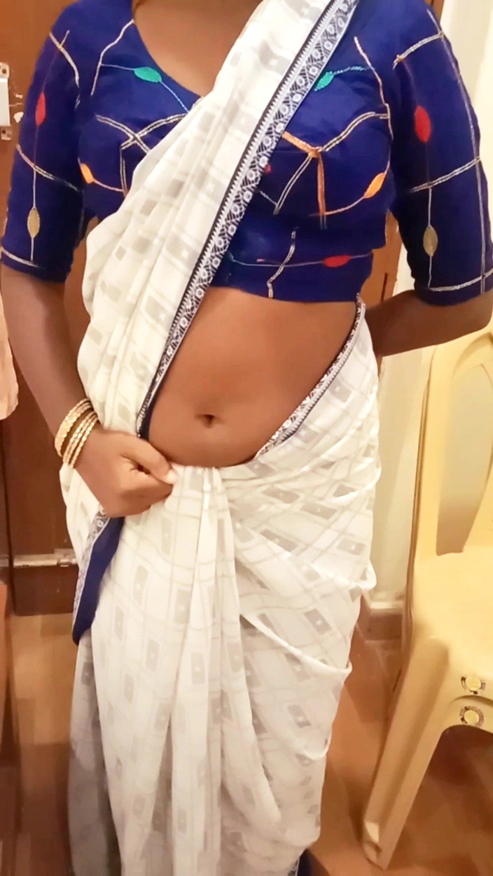 RenuRaj: Pertunjukan webamil renu si istri hot india dengan kain sosis...