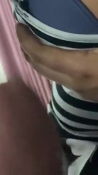Nadržená indická tetička přišla do pokoje nevlastního bratra a sála mu penis
