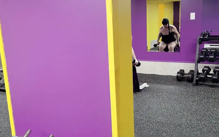 Falicha Karr: Thick Gym Babe Gets Naked Thinking No One Is Around