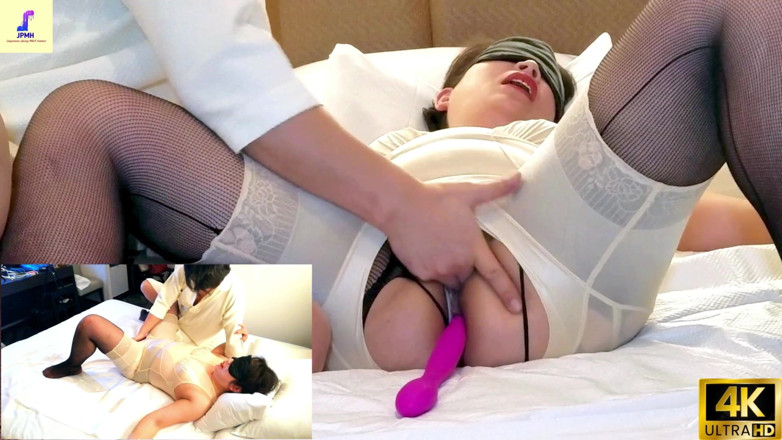 tom900: 補整下着を着た熟女はアナルとマンコを嬲られ愛液が溢れる