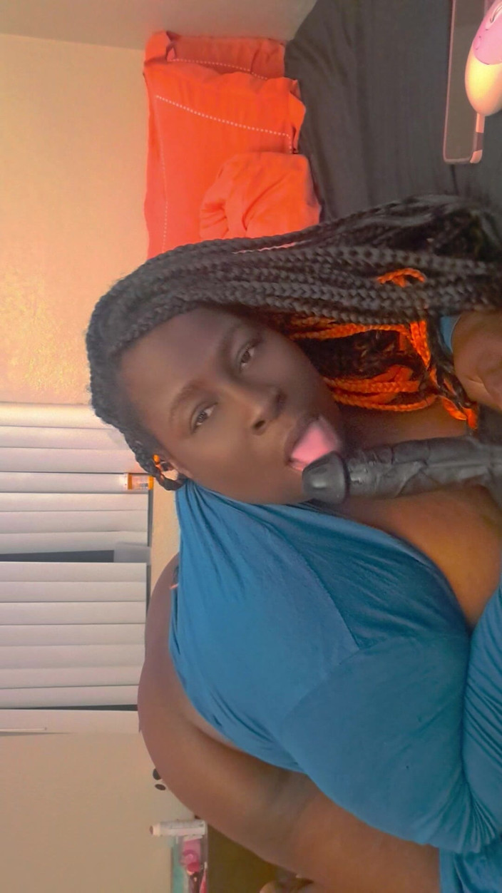 AngelMoca: Позволь мне глубоко заглатить этот член, детка