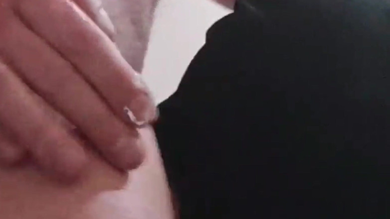 LauraOnHeels: MILF si vezme penis do pusy a udělá pořádný výstřik