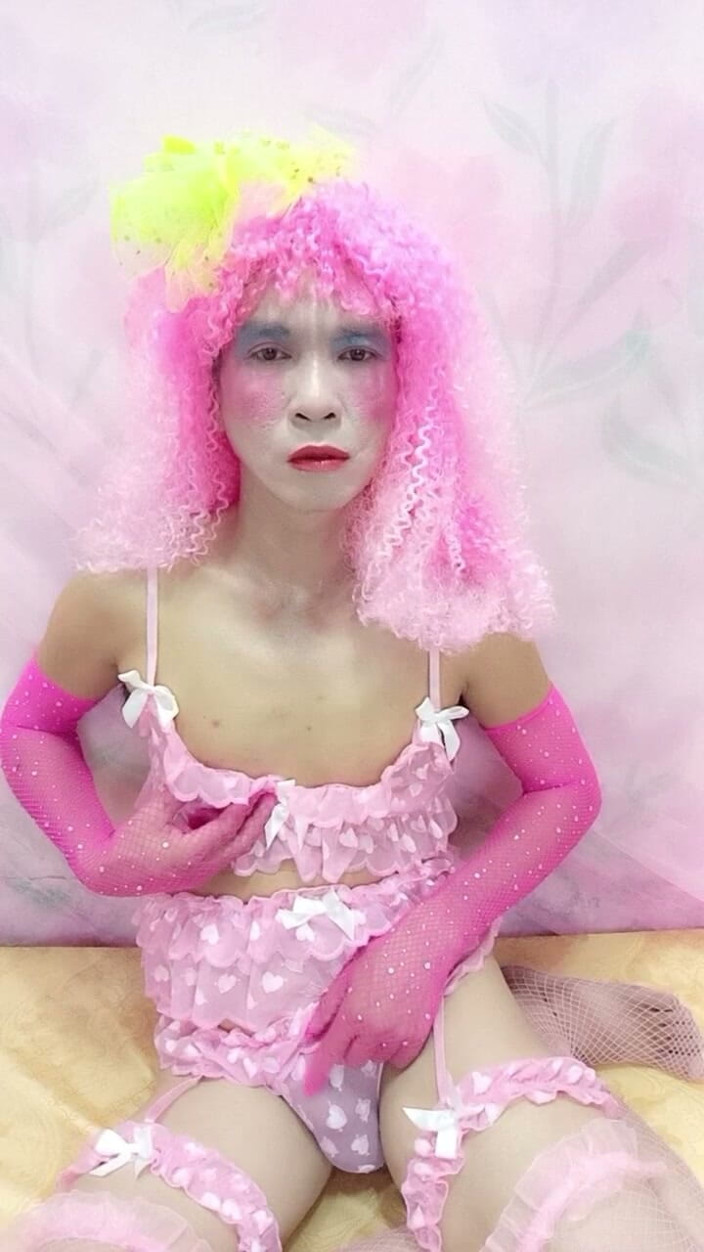 nguyen dang thien tri: Oanh Le Transgender Wearing Sexy Lingerie Playing Synthesis