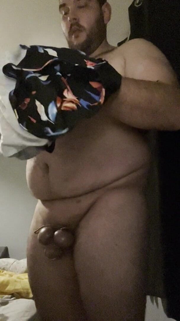Shaun Cbt: Kuk och boll bondage med bröstvårtklämmor och crossdressing och handbojor
