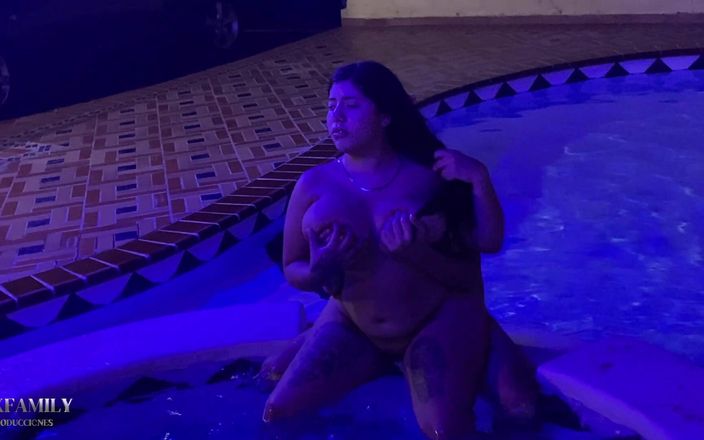 Bigboobssex: Tôi đụ chị kế Ấn Độ của tôi trong bể sục cho đến khi...