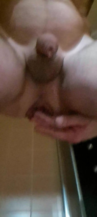 Jeu anal avec une bouteille