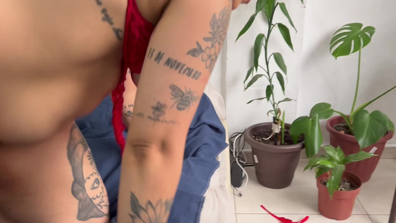 Beacorrea studio: Une salope mariée trans se fait baiser sans capote