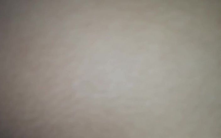 ALEX68: Accro au lait à cause de sa queue