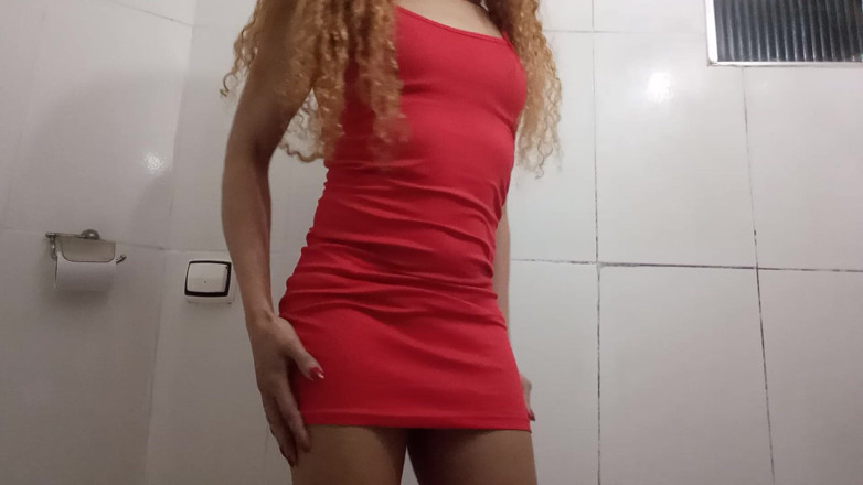 AngelMature: Trans žena v červené scéně 02