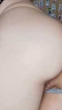 Joyliii Is so Horny She's Trying to Fist Herself.