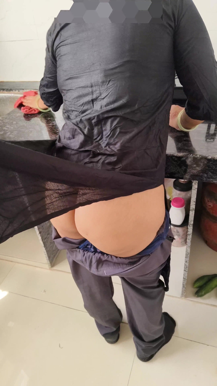 Sagita Sharm: Indiana timida scopata duramente dal suo padrone di casa