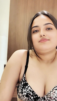Une prof indienne sexy se fait baiser par un étudiant dans le cours de scolarité