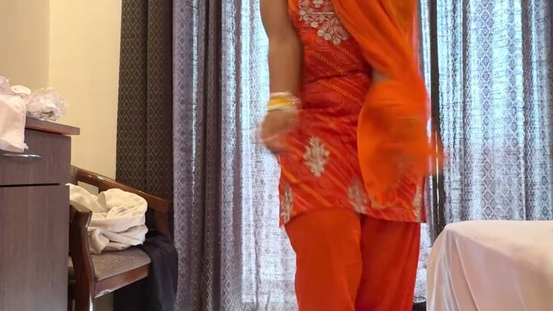 desi_babe1234: Okrągły i brązowy tyłek Bhabhi serwując jej grubą cipkę ze śniadaniem