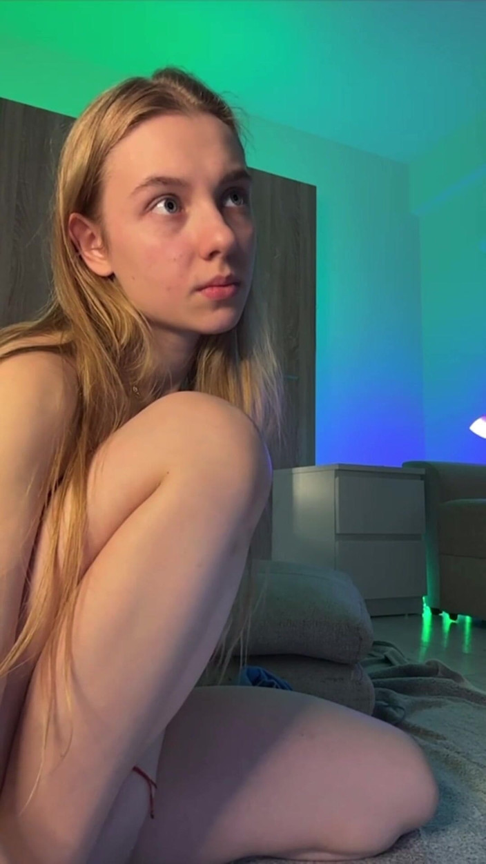 JuiceLussie: Stor kuk knullar oskuld anal