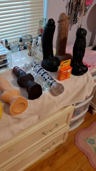 Victoria Lecherri: Showing off all the toys and objects i am going...