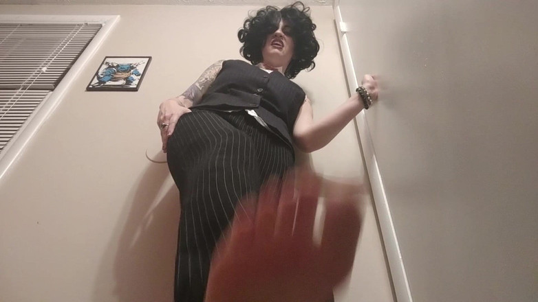 Geeky Femdom: Legion -lenny Shadow Queen- the Giantess