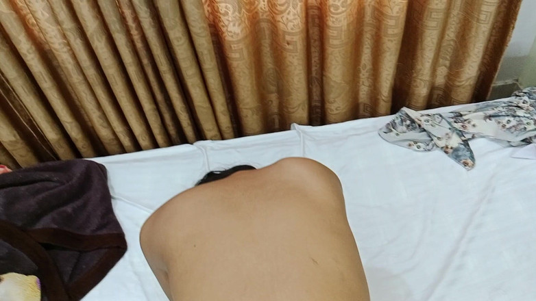 Evasexy02: कमसिन लड़की को उसका पहला असली चरमसुख मिलता है 18+