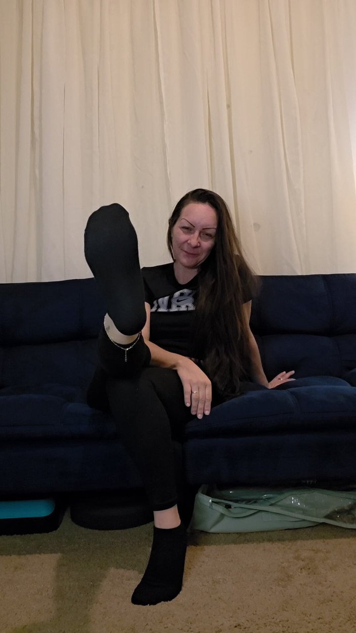 Raven Willow: Wil je mijn blote voeten zien? Droom op lelijke voet...