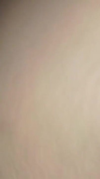 Hintli seksi kadın kocasının arkadaşıyla sert sikişiyor ve edepsizce konuşuyor
