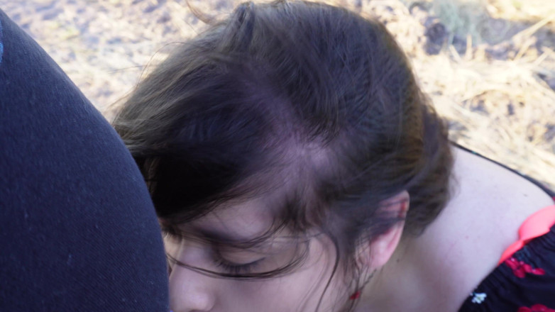 VickyVixen: Quickie Outdoor Blowjob