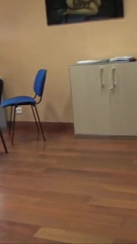 Muhafazakar sarışın ofiste edepsizleşiyor
